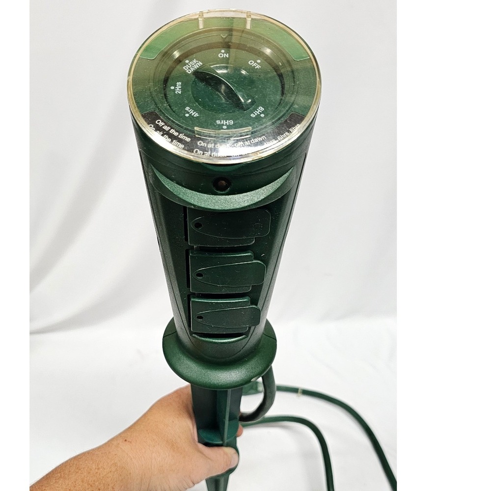 Outdoor Power Stake 3-Outlet Timer Dusk to Dawn Green Weatherproof HB5113R